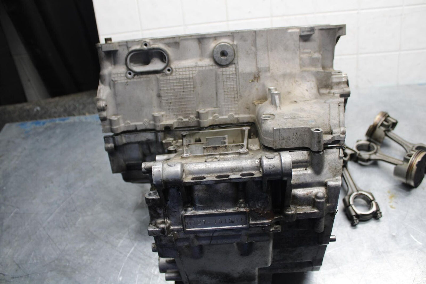 04-05 SUZUKI GSXR600 ENGINE MOTOR CRANKCASE CRANK CASES BLOCK 11301-29861 BB329