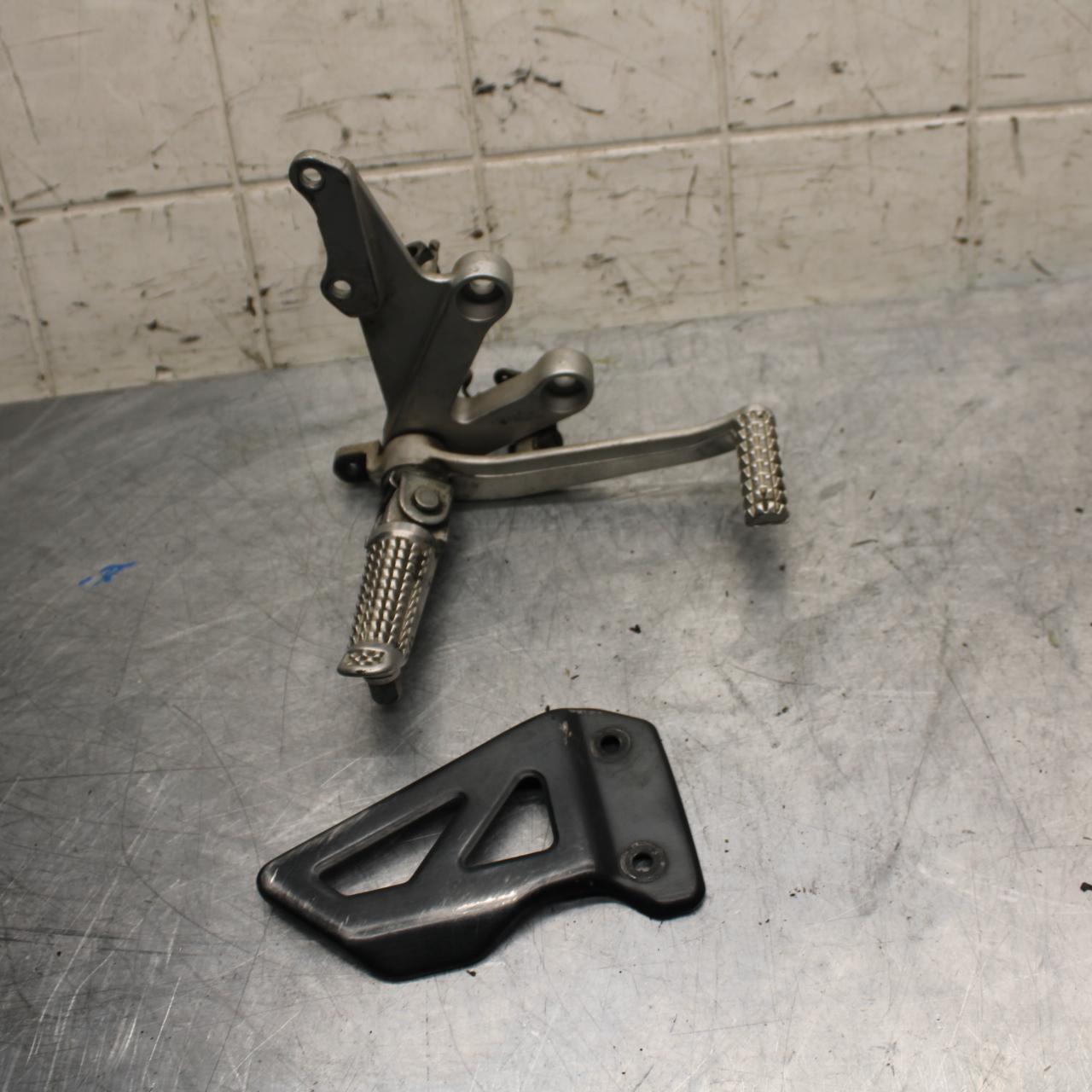 02-03 SUZUKI GSXR750 RIGHT REARSET REAR SET DRIVER FOOT PEG PEDAL BB14