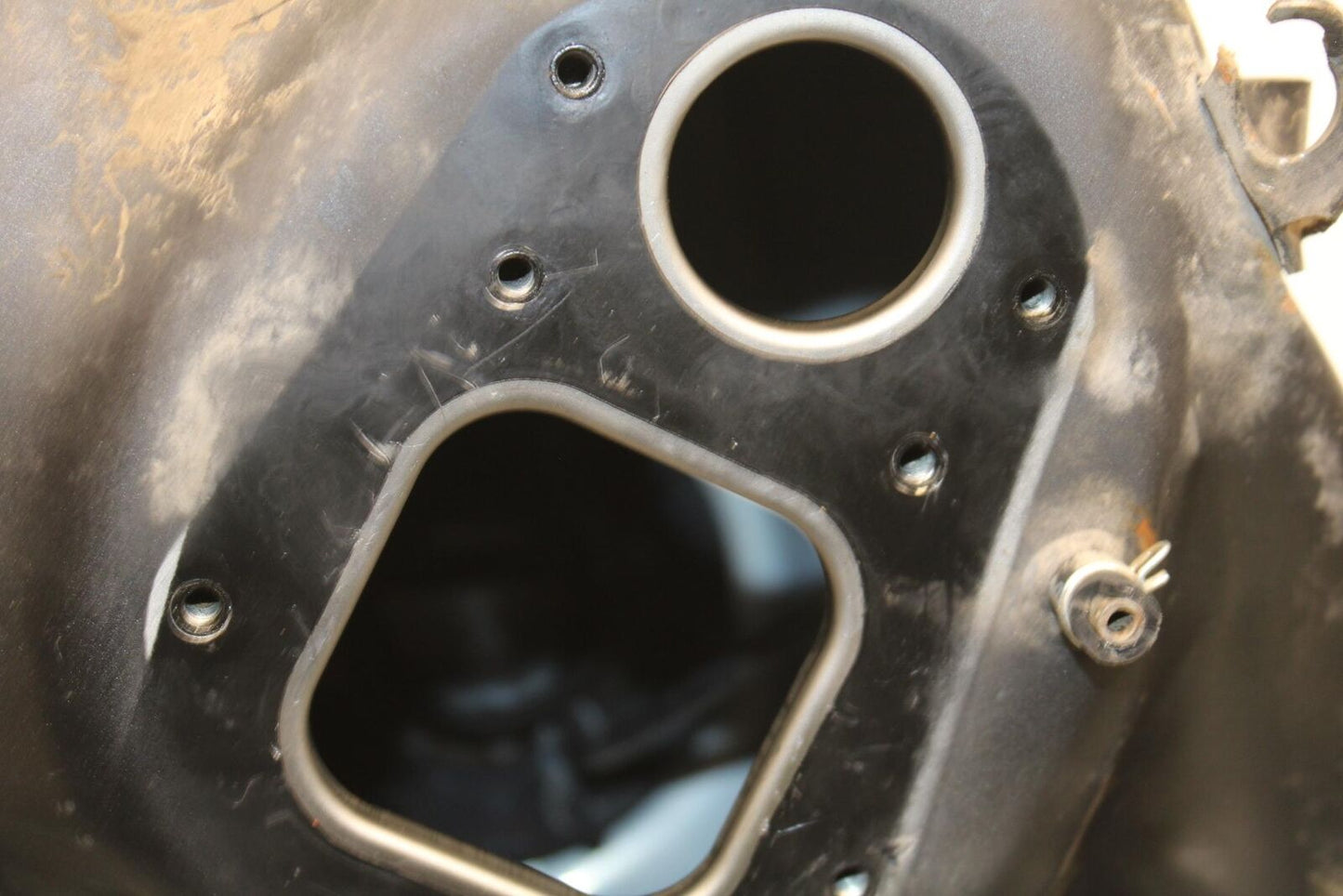20-24 KTM 890 DUKE R GAS TANK FUEL CELL PETROL RESERVOIR BB627