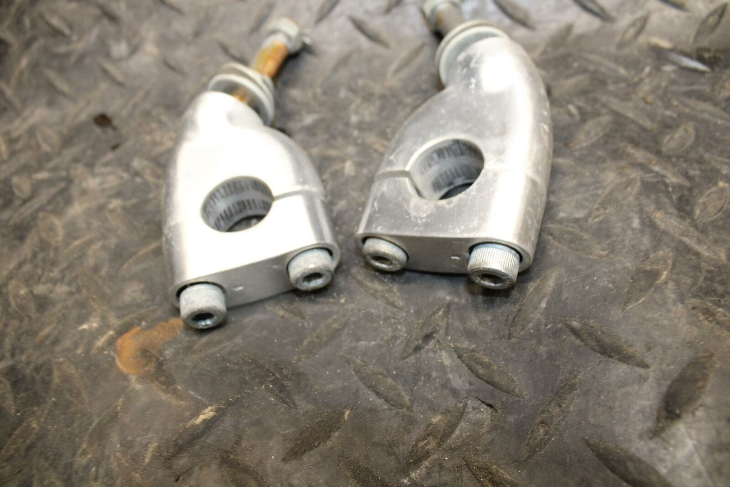 84-85 YAMAHA VIRAGO 1000 HANDLEBAR RISERS BB173