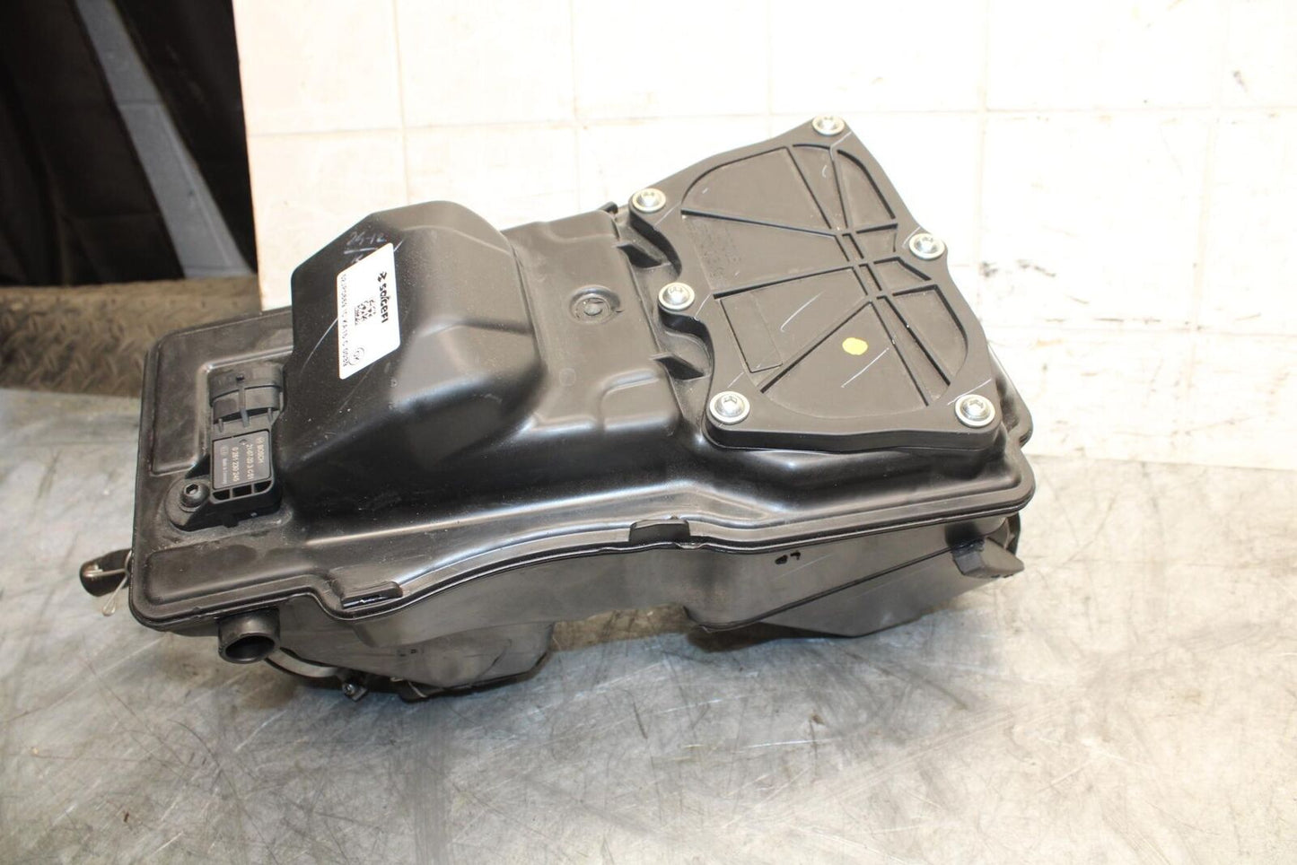 22-23 HUSQVARNA SVARTPILEN 401 AIRBOX AIR INTAKE FILTER BOX BB541