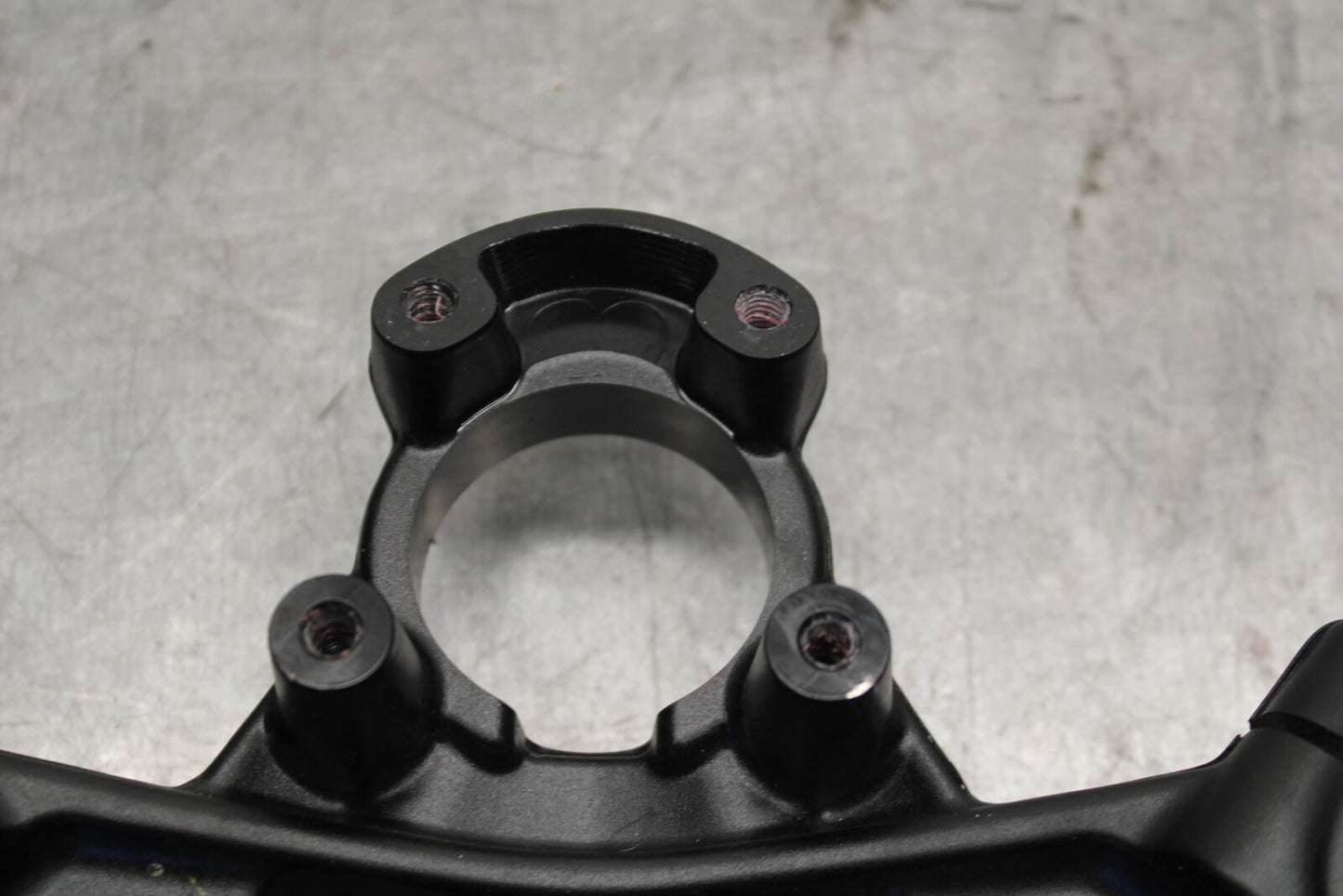 19-21 TRIUMPH SPEED TWIN 1200 FORKS UPPER TRIPLE TREE CLAMP T2043304 BB653