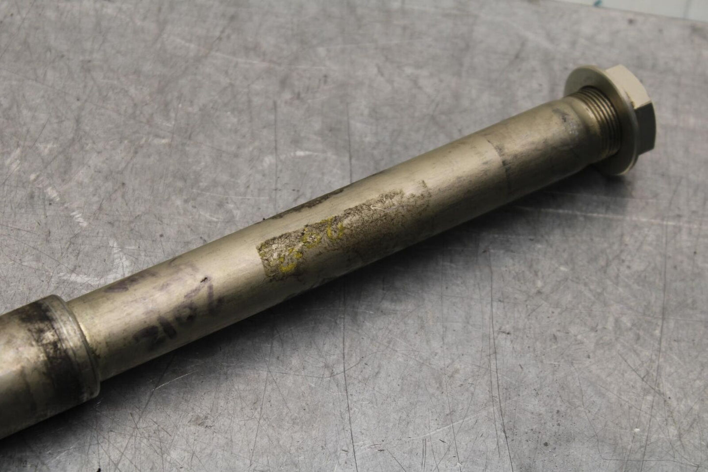 2012 Suzuki GSXR1000 FRONT WHEEL RIM AXLE PIVOT BOLT 54711-47H00 BB582