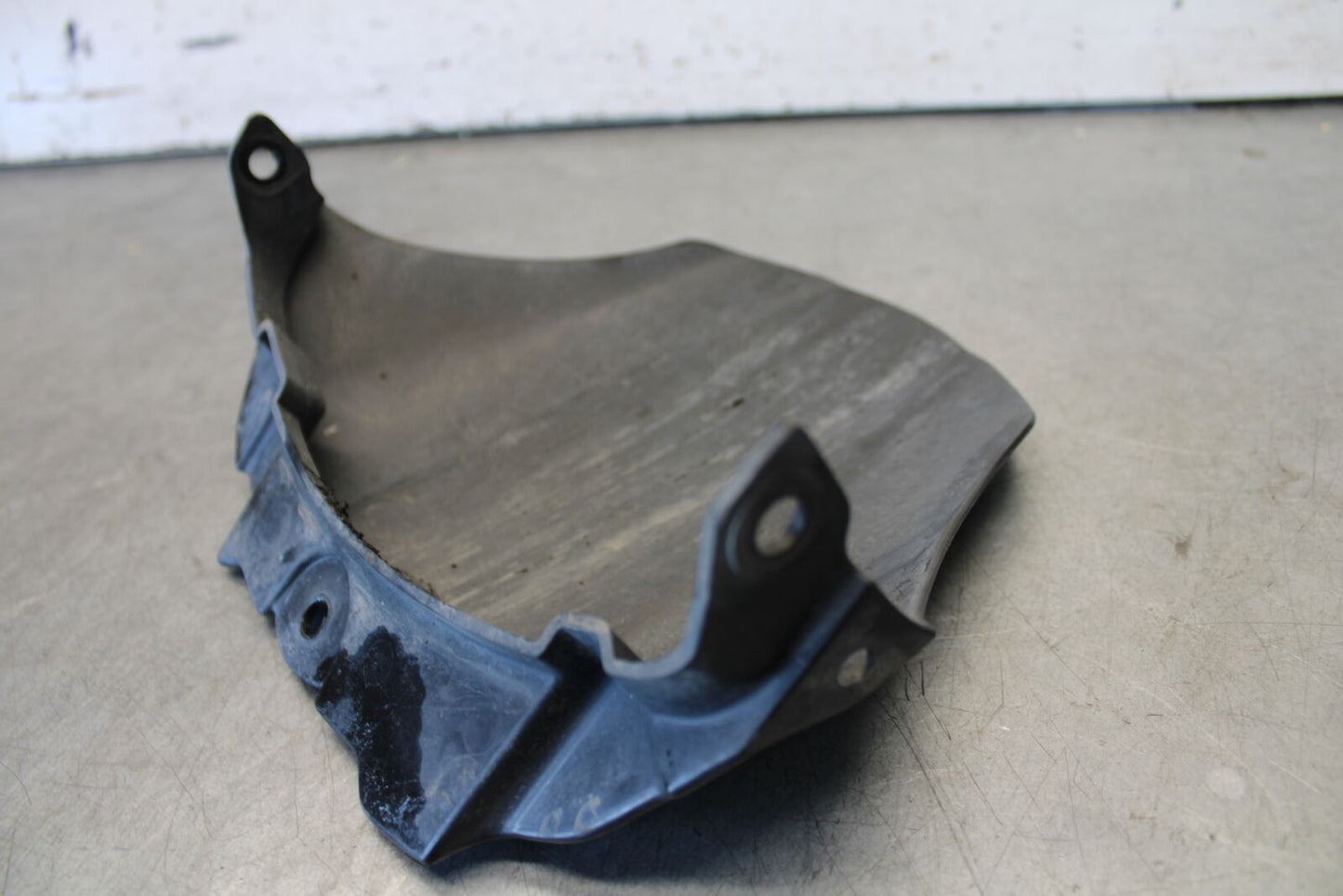 05-06 SUZUKI GSXR1000 REAR BACK WHEEL TIRE HUGGER FENDER 63114-41G00-291 BB663