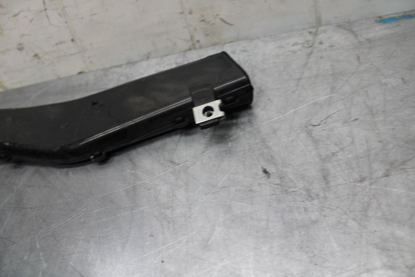 21 HUSQVARNA VITPILEN 401 RAM AIR INTAKE TUBE DUCT BB467