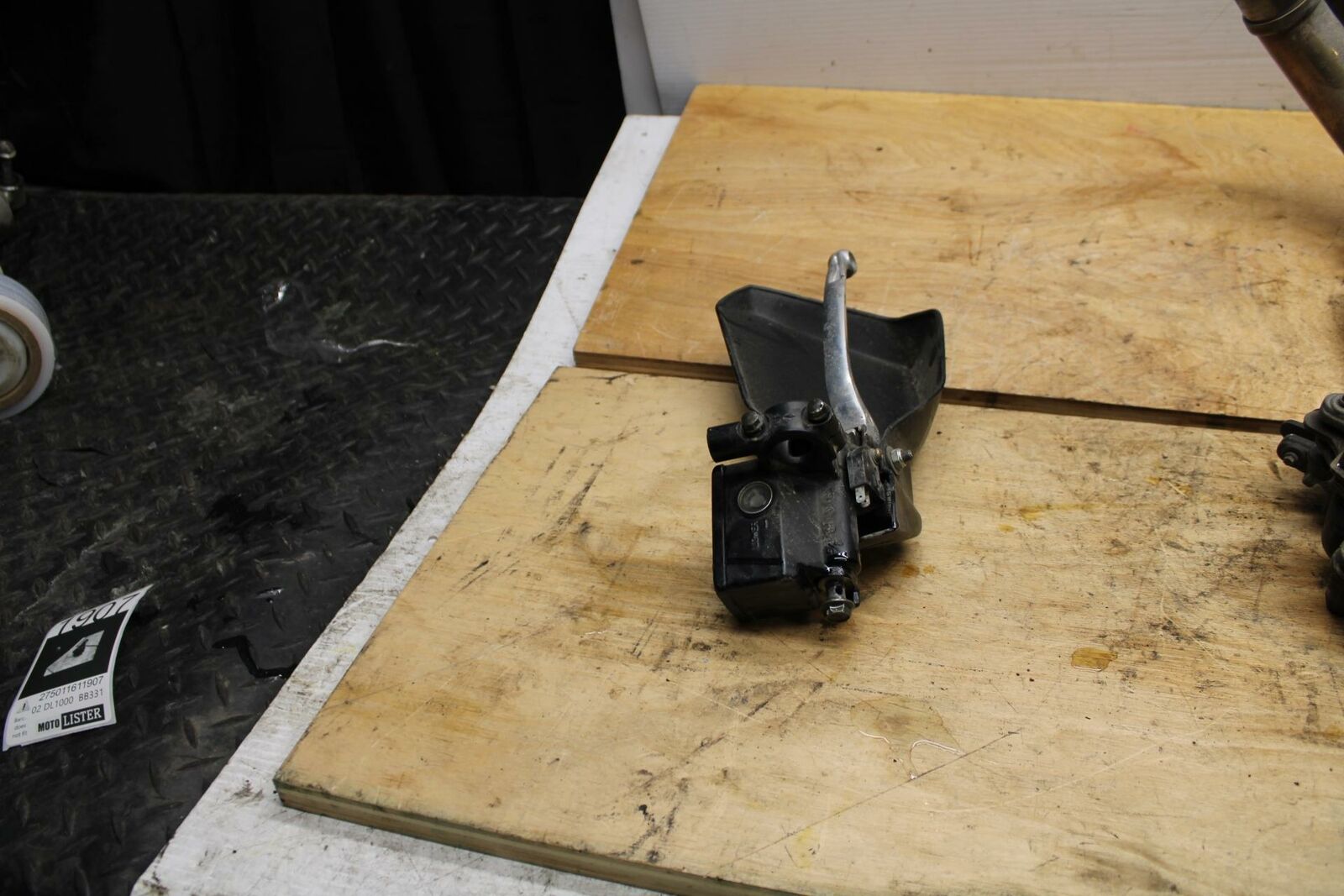 02-03 SUZUKI VSTROM 1000 FRONT BRAKE MASTER CYLINDER w/ LEVER BB331