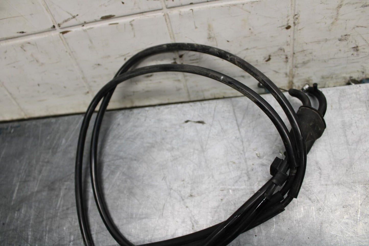 17-19 YAMAHA FZ09 THROTTLE CABLE LINE HOUSING GUIDE BB480