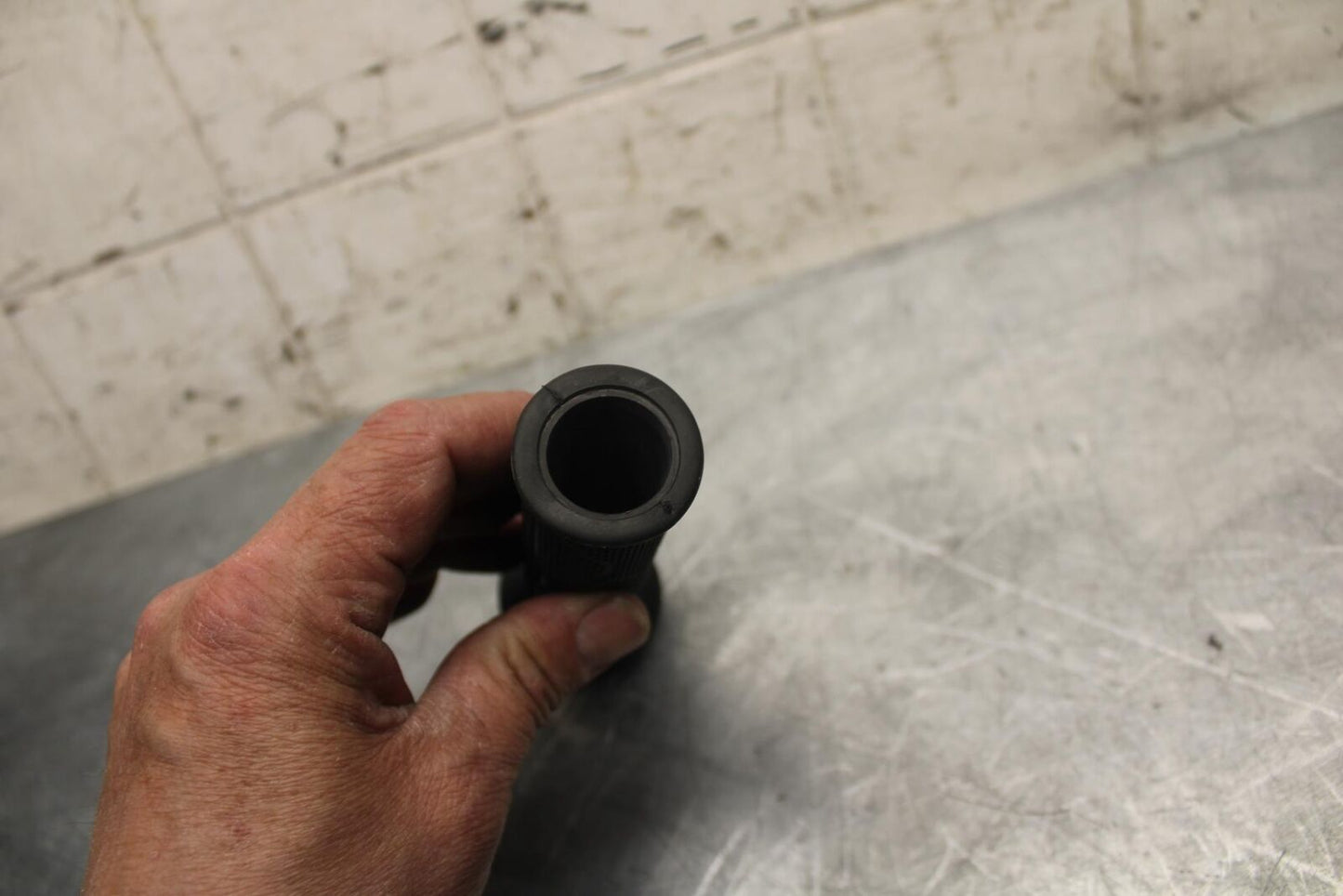 2010 Aprilia RSV1000R RIGHT THROTTLE GRIP BB513
