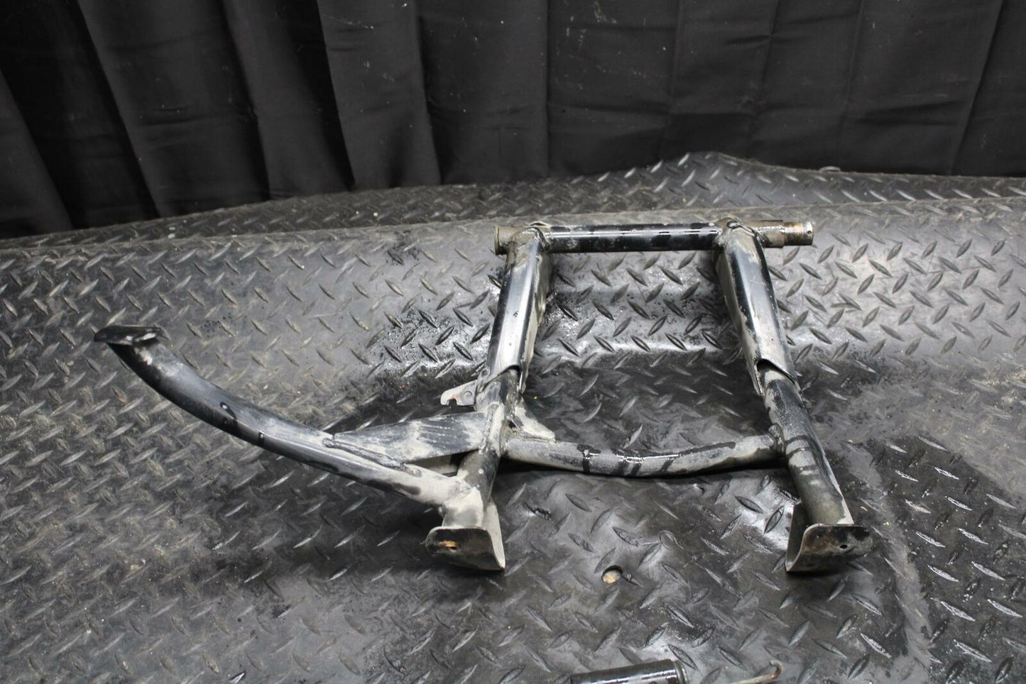 91-02 HONDA ST1100 CENTER MAIN STAND BB222