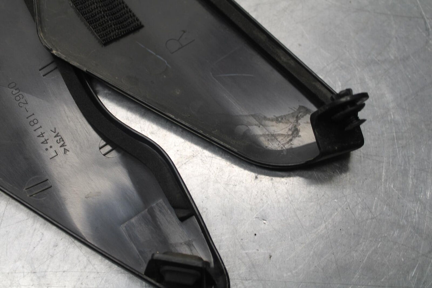 04-05 SUZUKI GSXR750 RIGHT LEFT FRONT SIDE SEAT PANELS TRIMS COWLS BB81