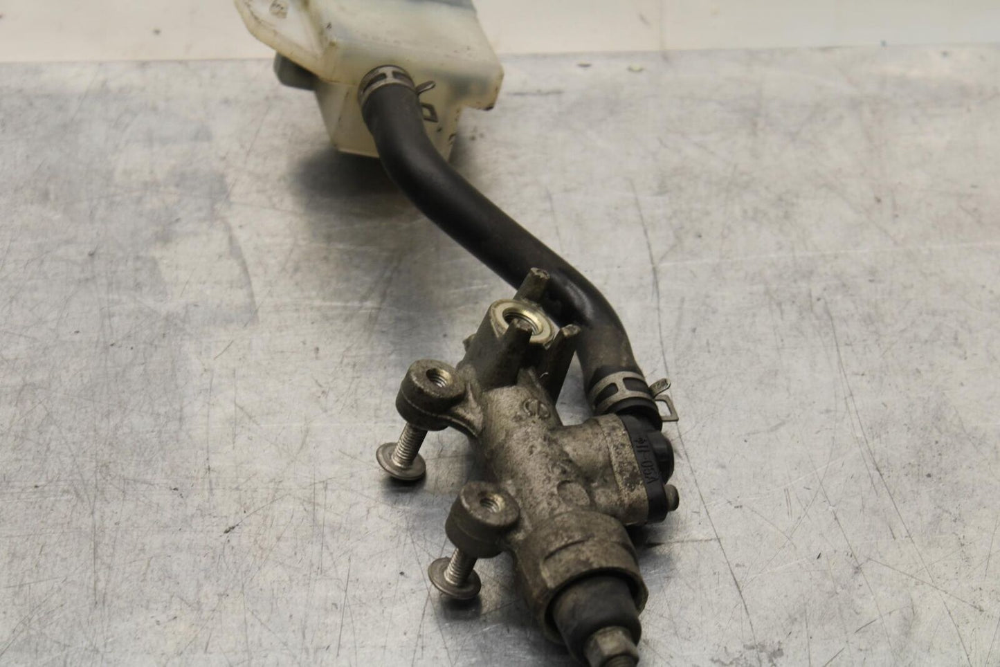 1999 Suzuki GSXR600 REAR BACK BRAKE MASTER CYLINDER W RESERVOIR BB580