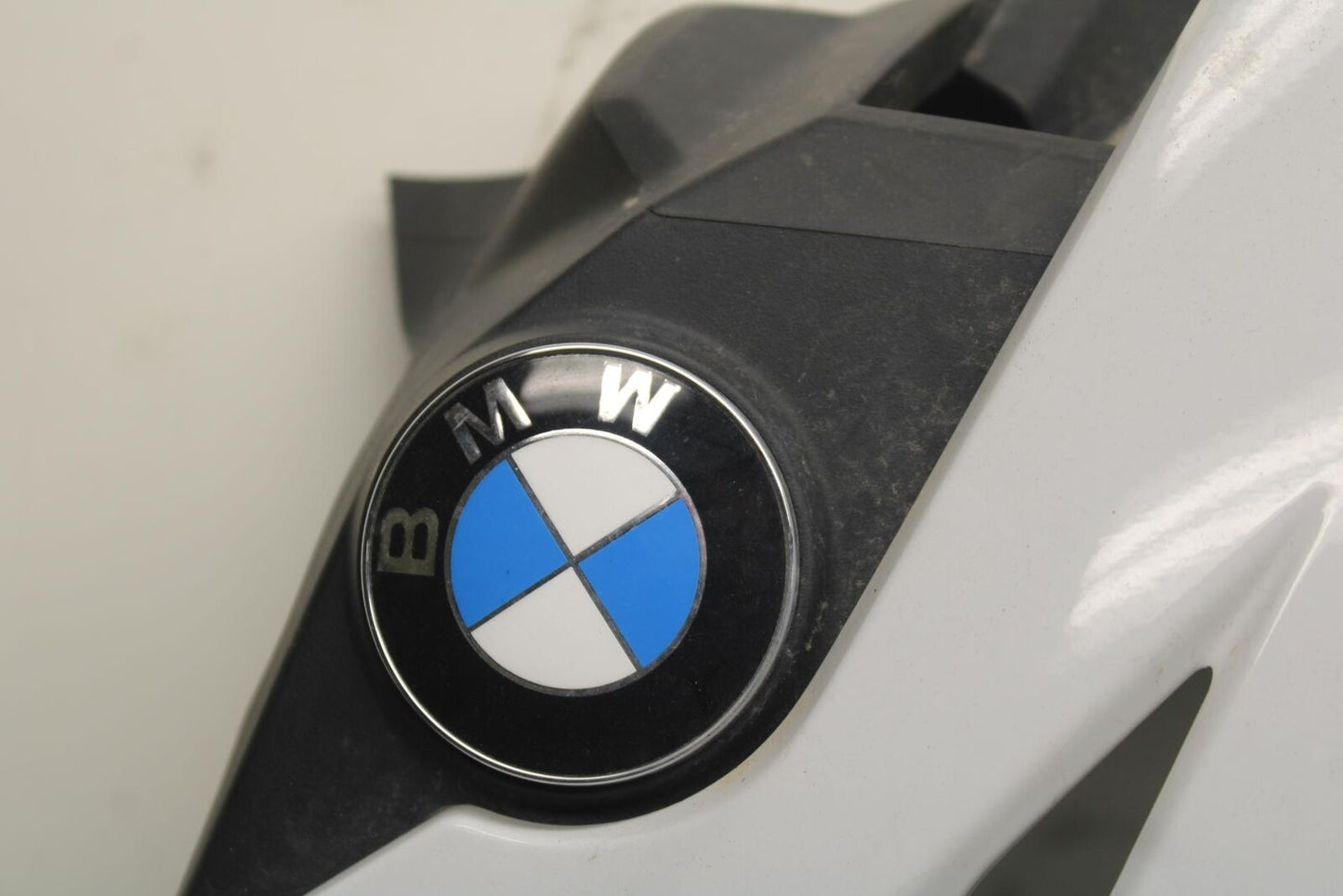 2016 BMW S1000R ABS RIGHT MID UPPER SIDE FAIRING COWL PLASTIC BB604