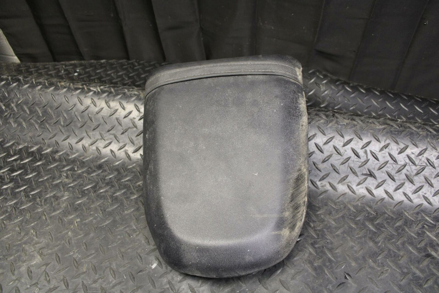 02 SUZUKI GSXR1000 REAR BACK PASSENGER TANDEM SEAT PAD SADDLE PILLION bb171