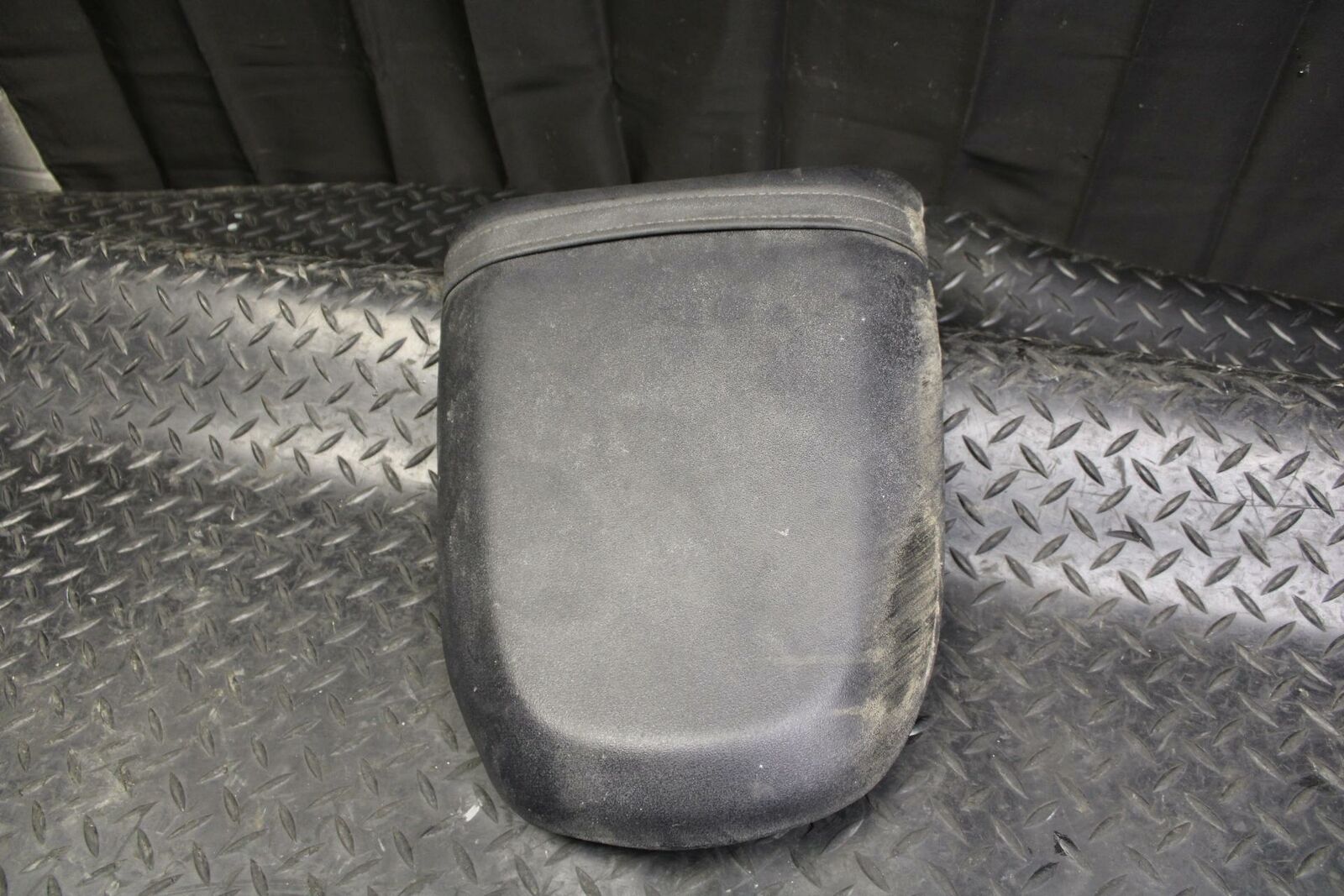 02 SUZUKI GSXR1000 REAR BACK PASSENGER TANDEM SEAT PAD SADDLE PILLION bb171