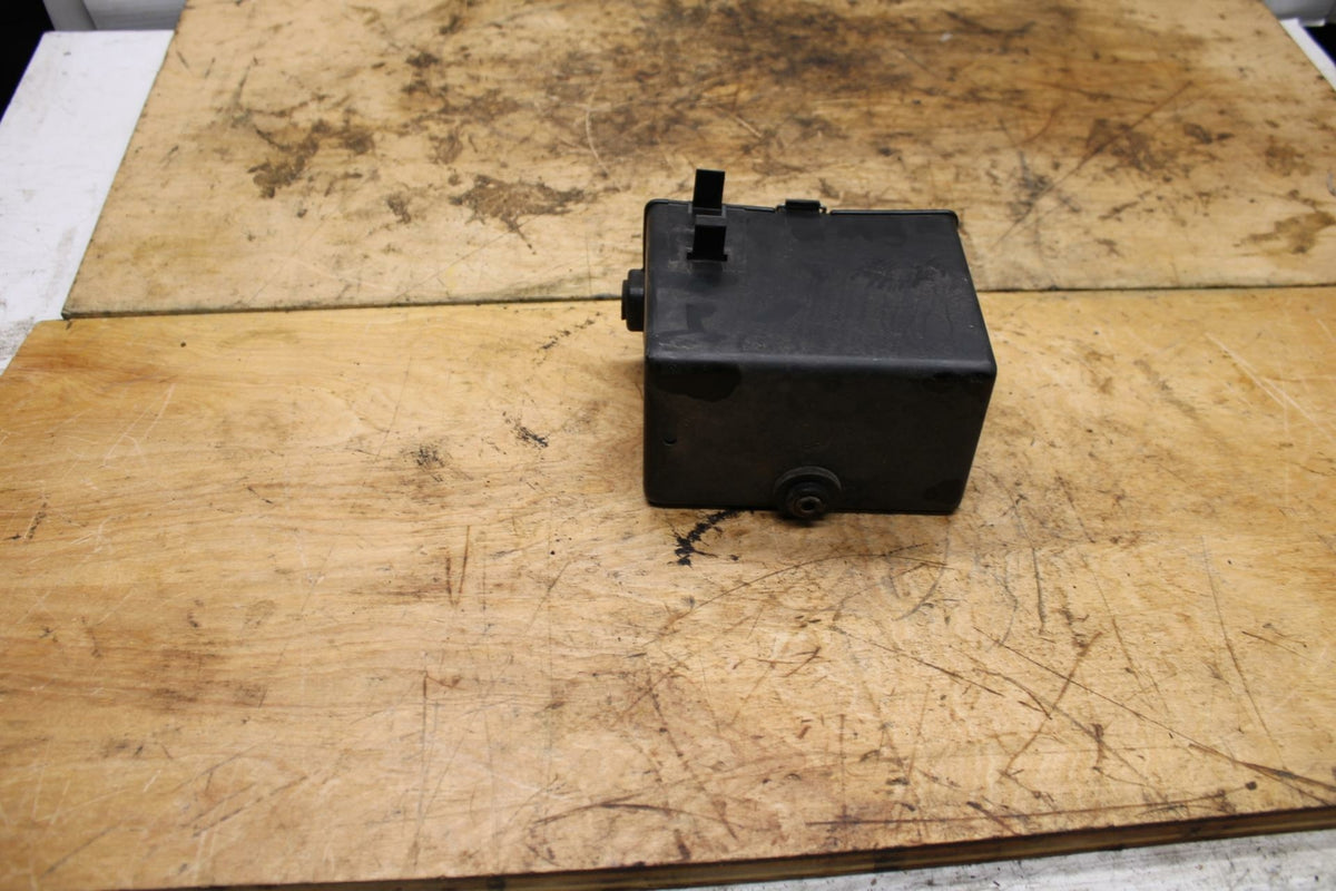 91-93 YAMAHA FZR1000 BATTERY TRAY PLASTIC BB339