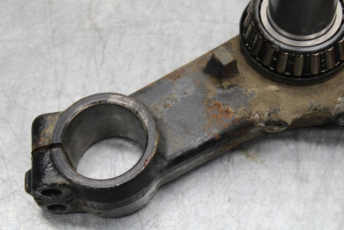 1977 Yamaha XS750 FRONT FORKS CLAMP LOWER TRIPLE TREE STEM 1J7-23340-02-33 BB554