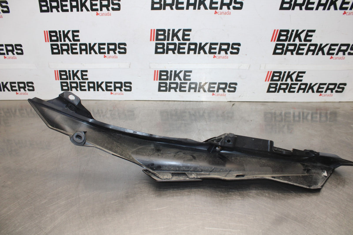 23-24 YAMAHA MT-07 RIGHT REAR BACK TAIL FAIRING COWL SHROUD BB927