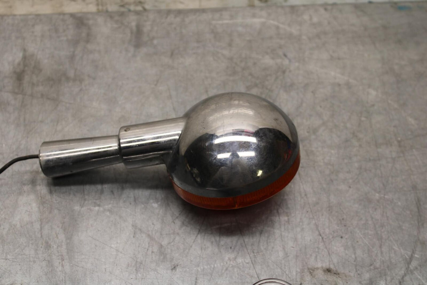 1977 Yamaha XS750 LEFT FRONT TURN SIGNAL LIGHT INDICATOR BB554