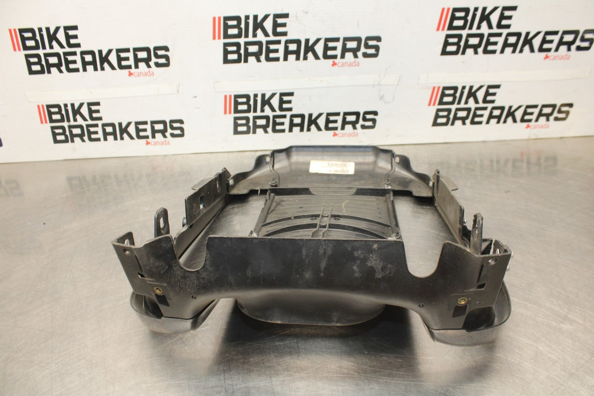 09-17 HARLEY-DAVIDSON V-ROD RADIATOR GRILLE GRILL SHIELD GUARD BB886