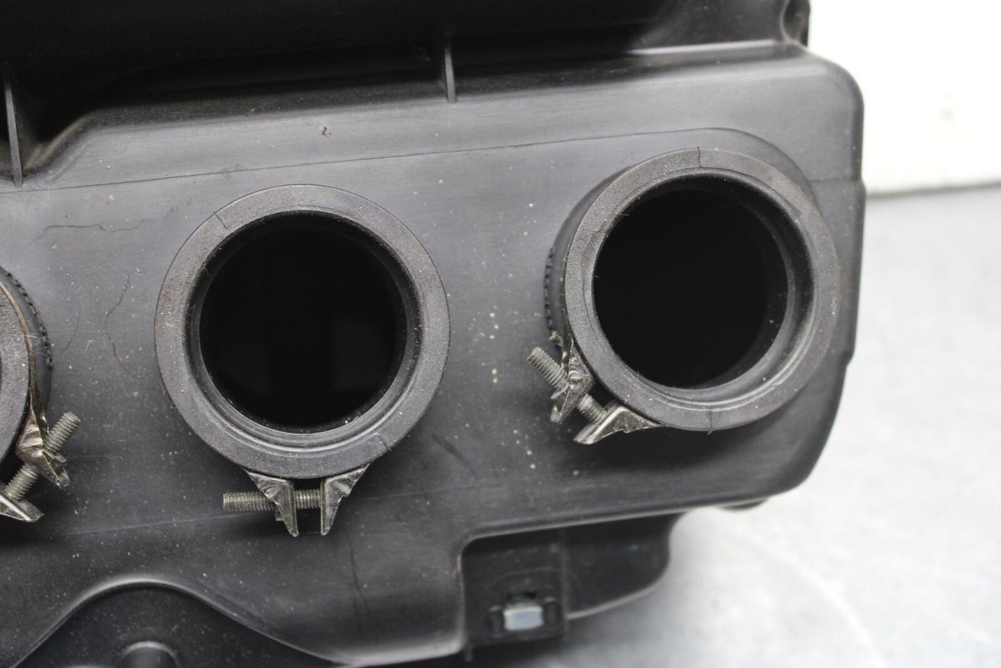 01-03 SUZUKI GSXR600 AIRBOX AIR INTAKE FILTER BOX 13700-39F00 BB639