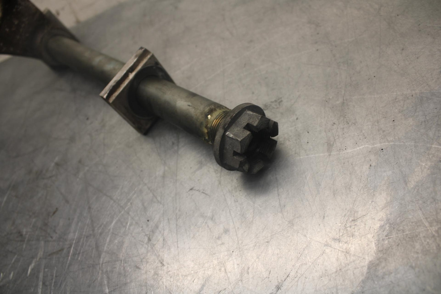 97-98 SUZUKI GSXR 600 SRAD REAR AXLE BACK WHEEL RIM PIVOT BOLT AXEL BB455