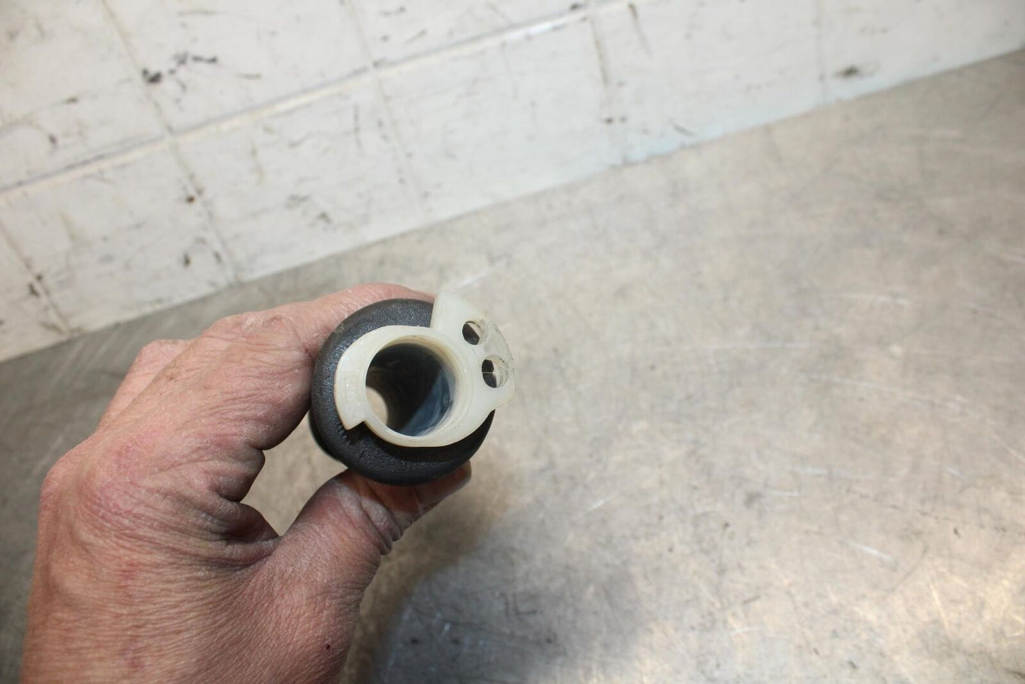 2009 Aprilia Shiver 750 SL750 RIGHT THROTTLE GRIP BB506