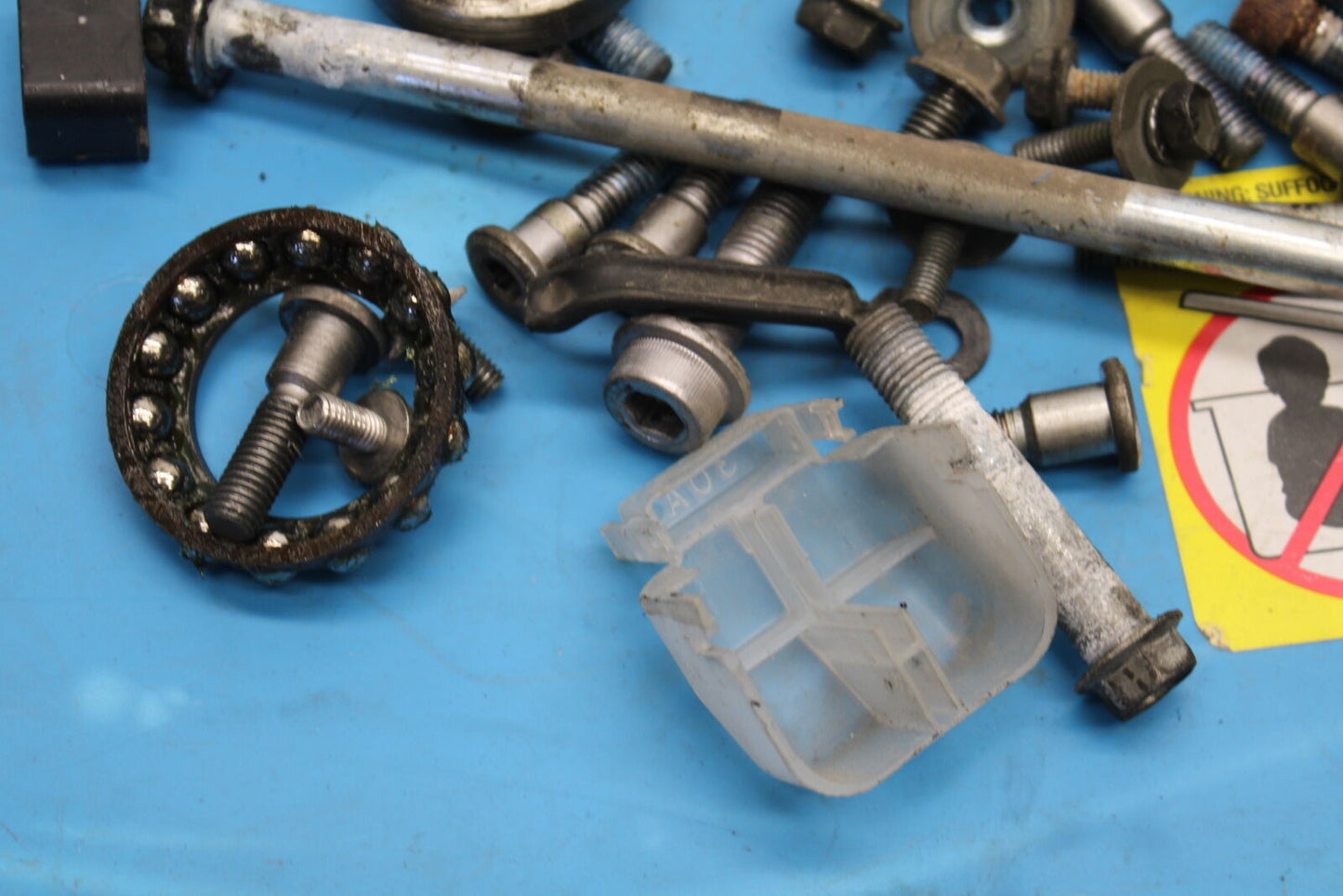 04-05 SUZUKI GSXR600 ENGINE MOUNTING BOLTS HARDWARE MOTOR SCREWS BB658