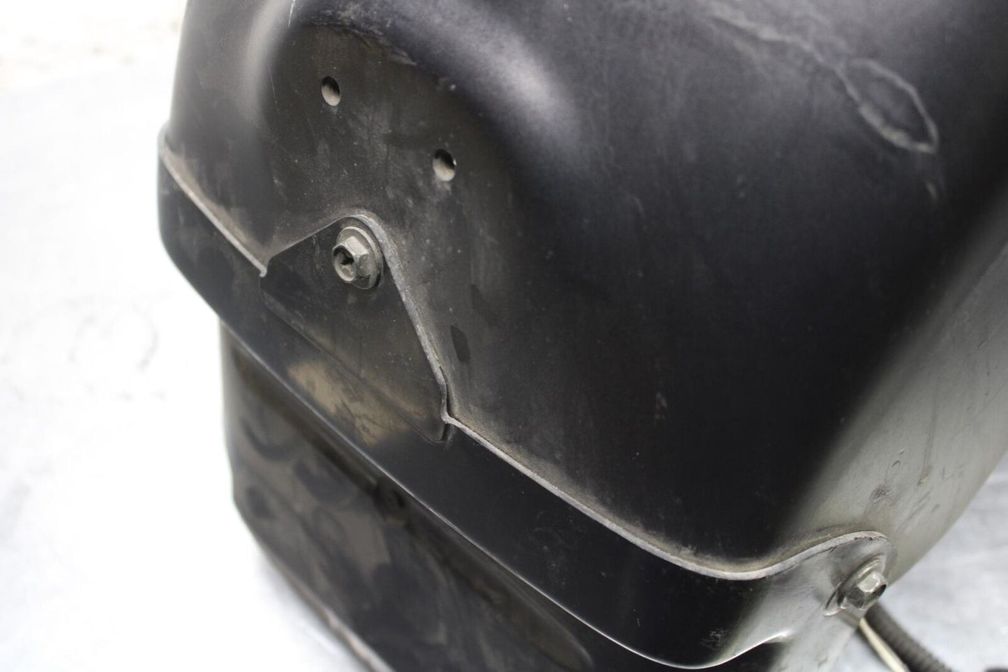 2004 Suzuki Intruder 1500 VL1500 REAR BACK WHEEL FENDER MUD GUARD BB573