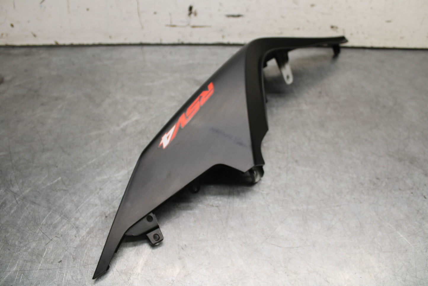 21-24 APRILIA RSV4 LEFT REAR BACK TAIL FAIRING COWL SHROUD BB668
