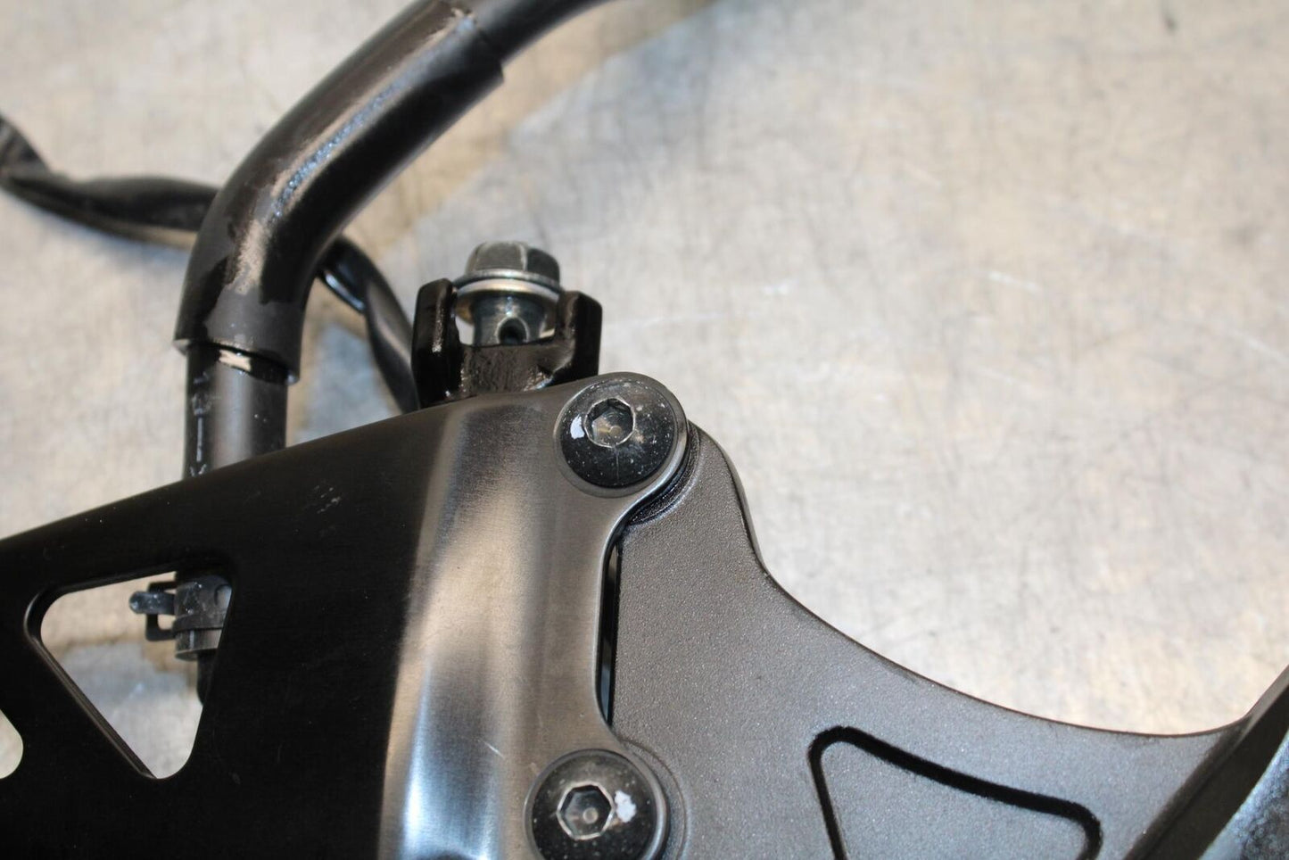 20 SUZUKI GSXR 1000 RIGHT REARSET REAR SET DRIVER FOOT PEG REST STOP BB597