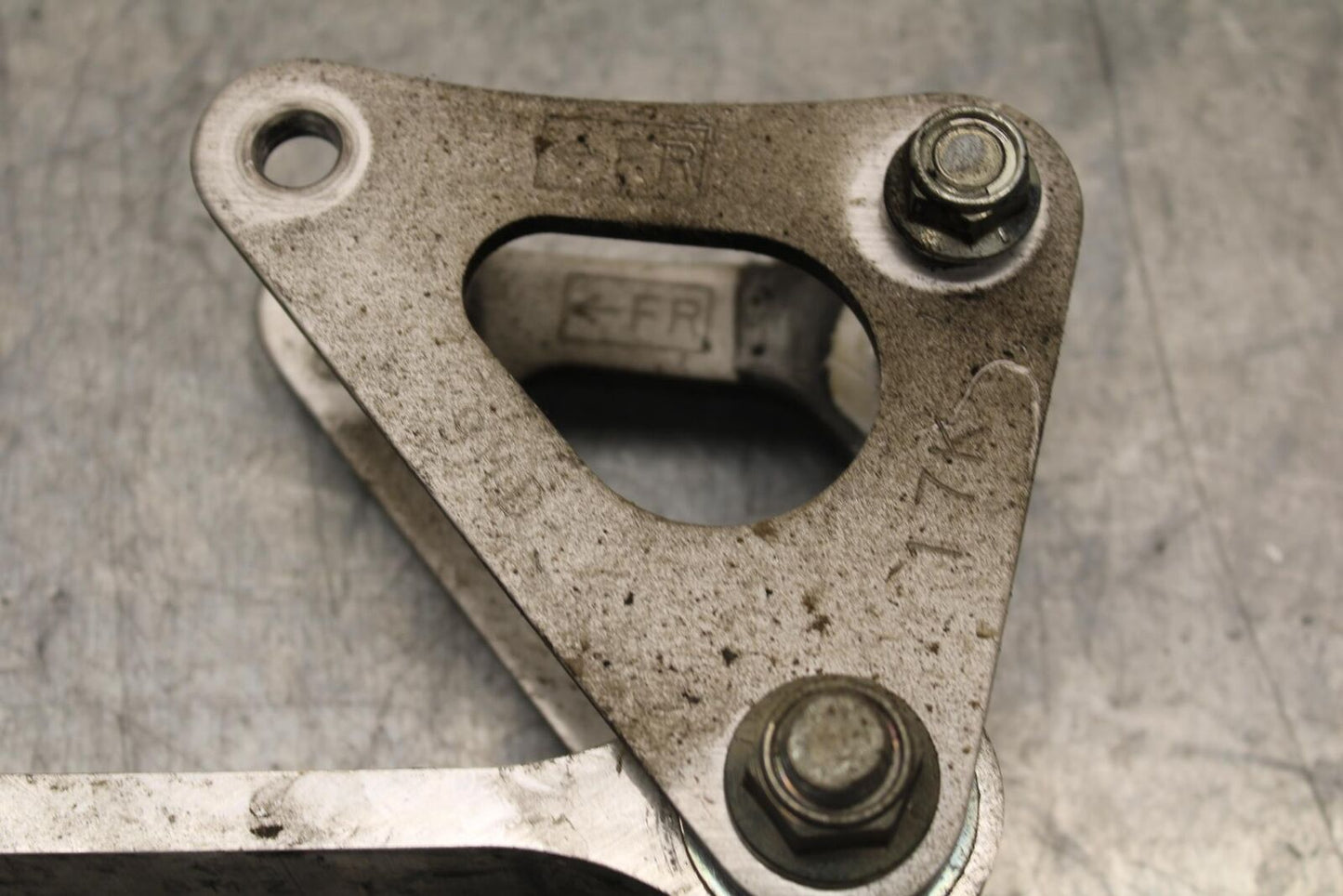 20 SUZUKI GSXR 1000 REAR DOGBONE SHOCK LINKAGE LINK BB597