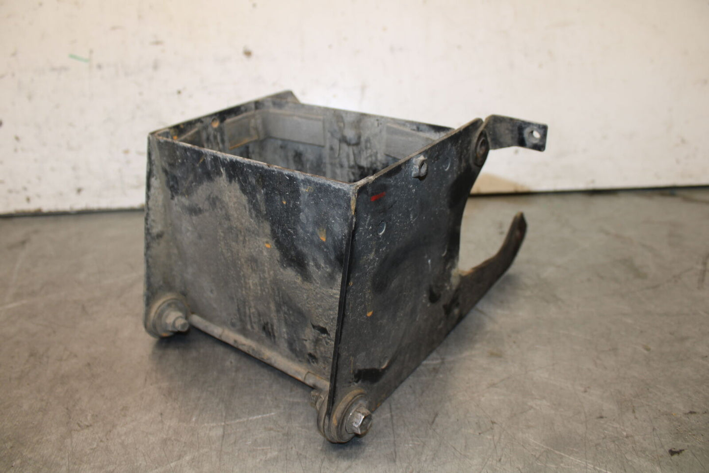 87-03 SUZUKI INTRUDER 1400 VS1400GLP BATTERY TRAY BOX HOLDER BB702