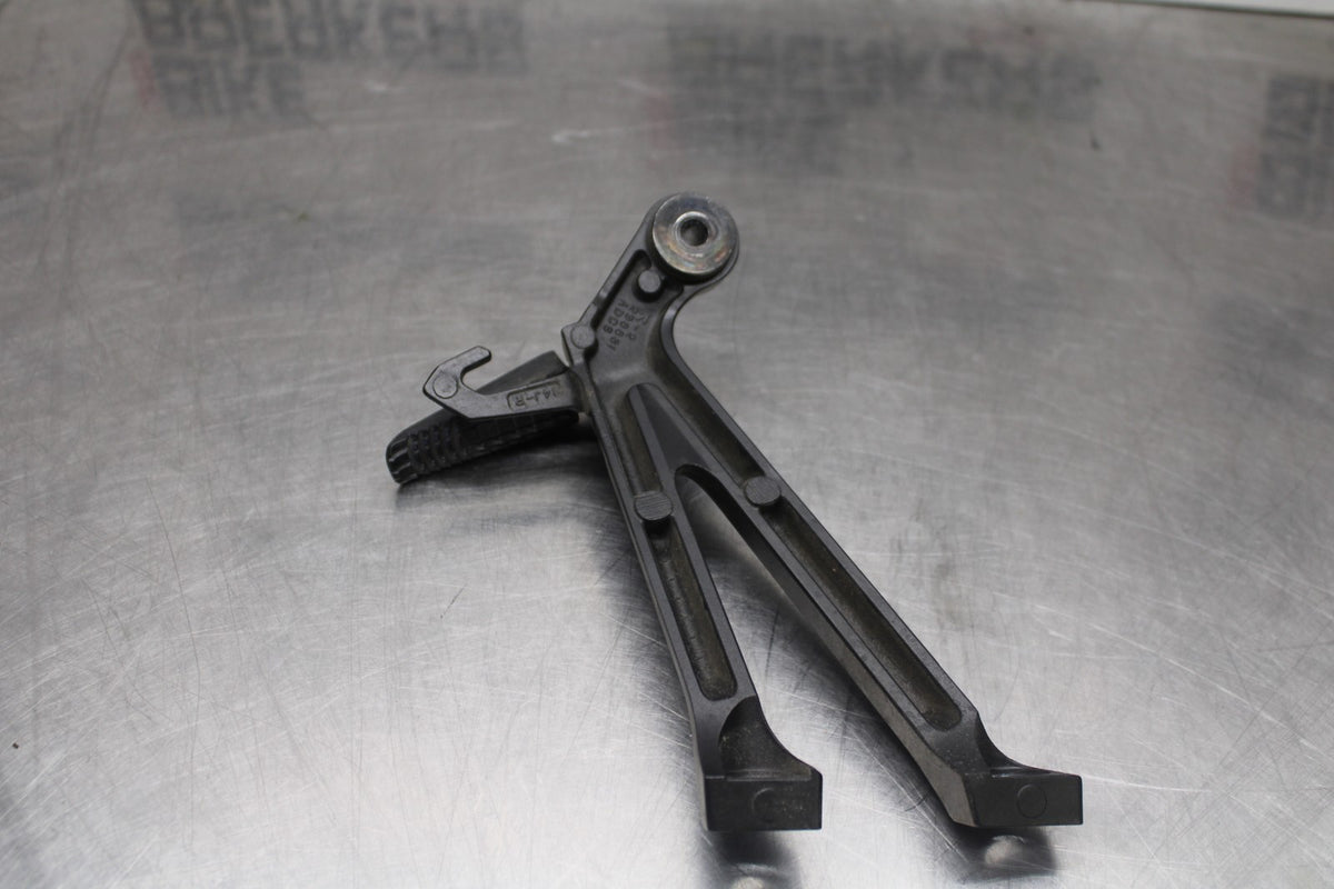 15-26 SUZUKI GSXR600 RIGHT REAR BACK PASSENGER PEG BB888