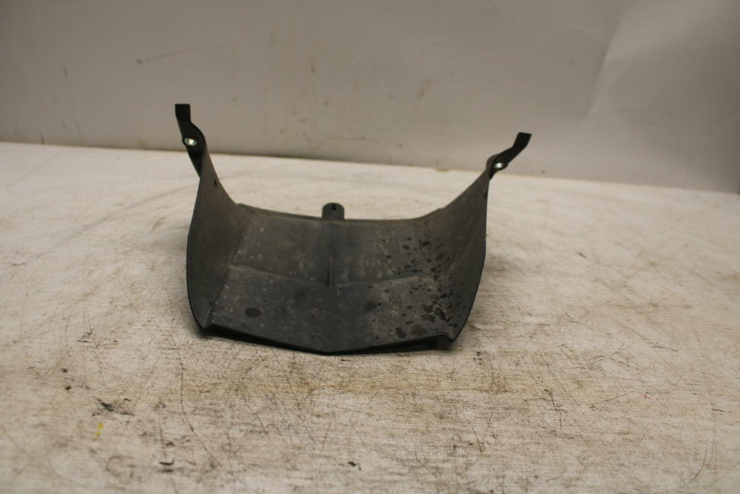 08 YAMAHA YZF R6 2c0 REAR BACK WHEEL TIRE HUGGER FENDER BB365
