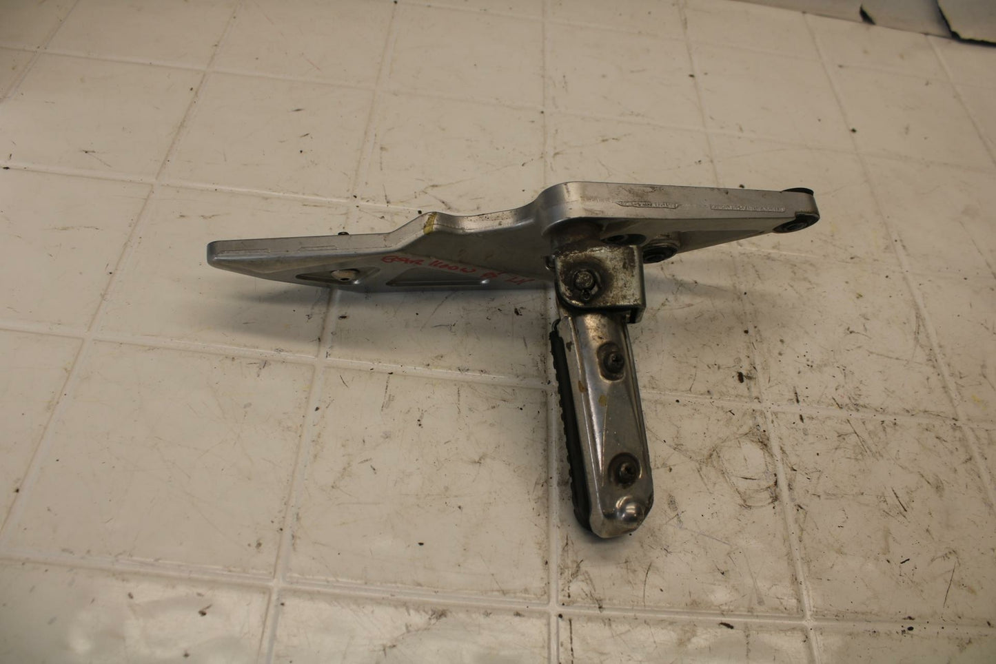 93-96 SUZUKI GSXR1100W LEFT REARSET REAR SET DRIVER FOOT PEG REST STOP BB12