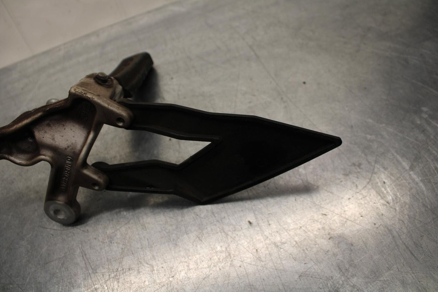 07-11 KTM 990 SUPER DUKE LEFT REARSET REAR SET DRIVER FOOT PEG REST STOP BB578