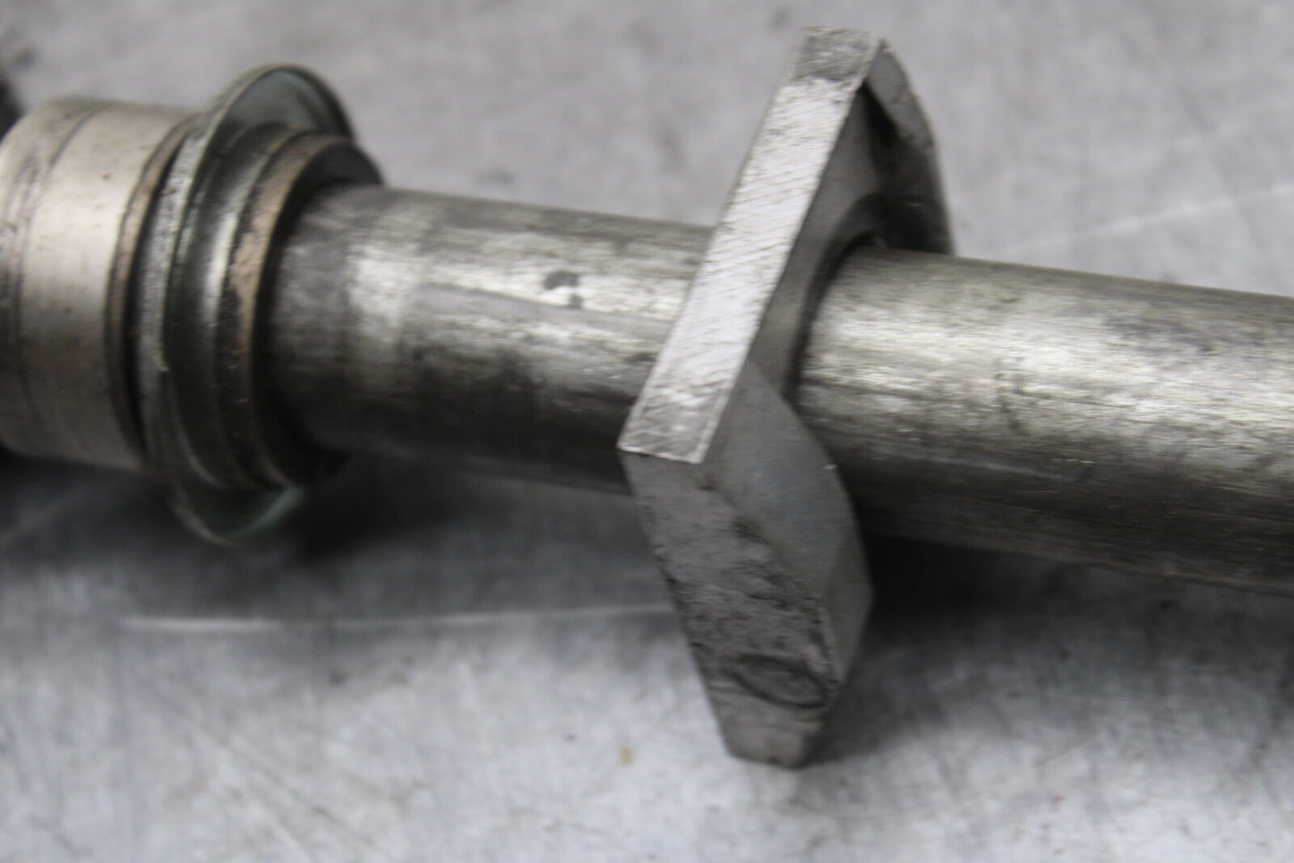 01-03 SUZUKI GSXR600 REAR AXLE BACK WHEEL RIM PIVOT BOLT AXEL BB336