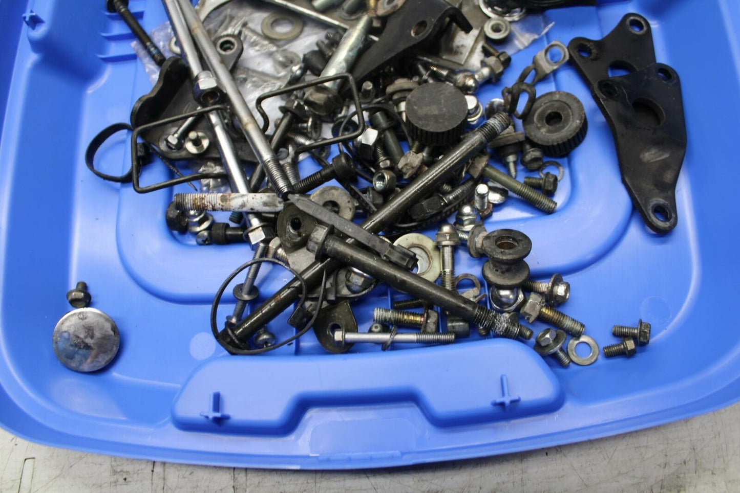 06-07 SUZUKI BOULEVARD S40 ENGINE LEFTOVER BOLTS HARDWARE MOTOR SCREWS BB375