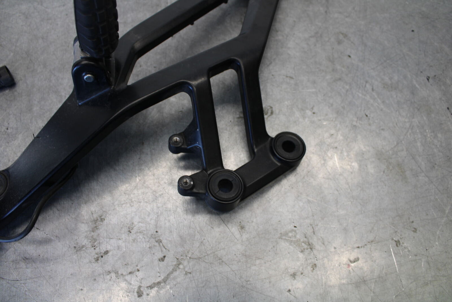 06-07 DUCATI MONSTER 695 RIGHT REARSET REAR SET DRIVER FOOT PEG REST STOP BB674