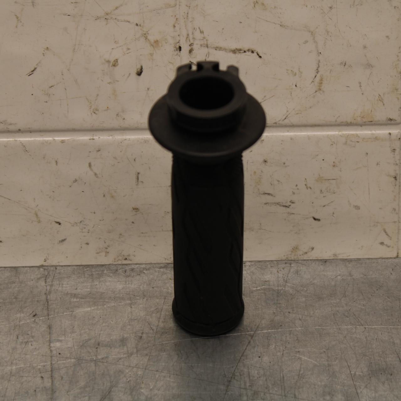 20 SUZUKI GSXR 1000 RIGHT THROTTLE GRIP BB597