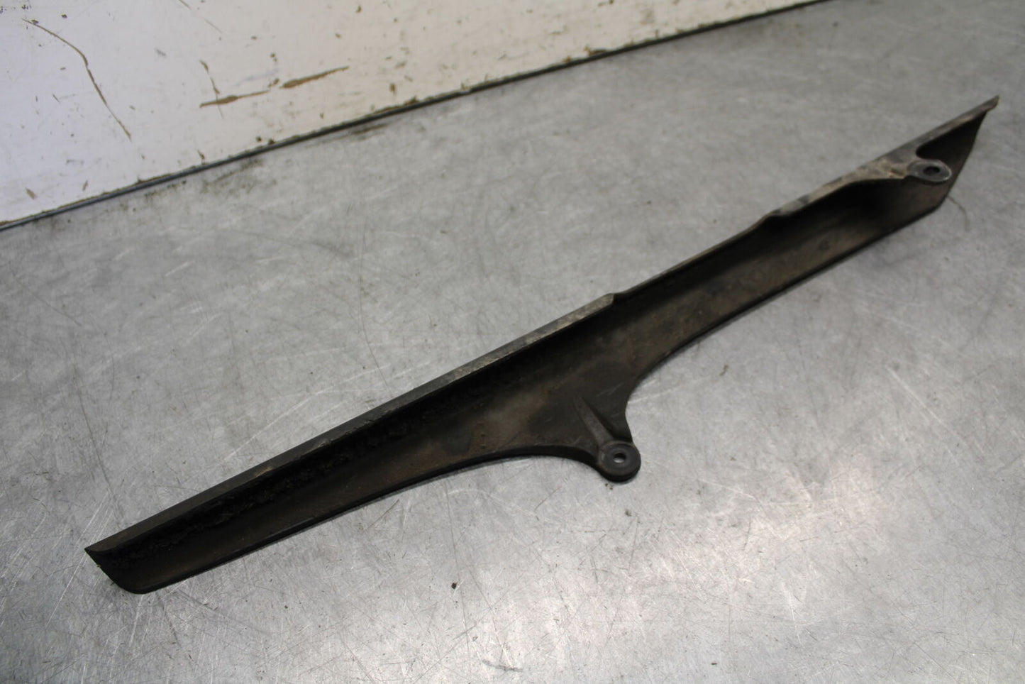 07-08 TRIUMPH DAYTONA 675 REAR BACK DRIVE CHAIN GUARD COVER T2050400 BB685