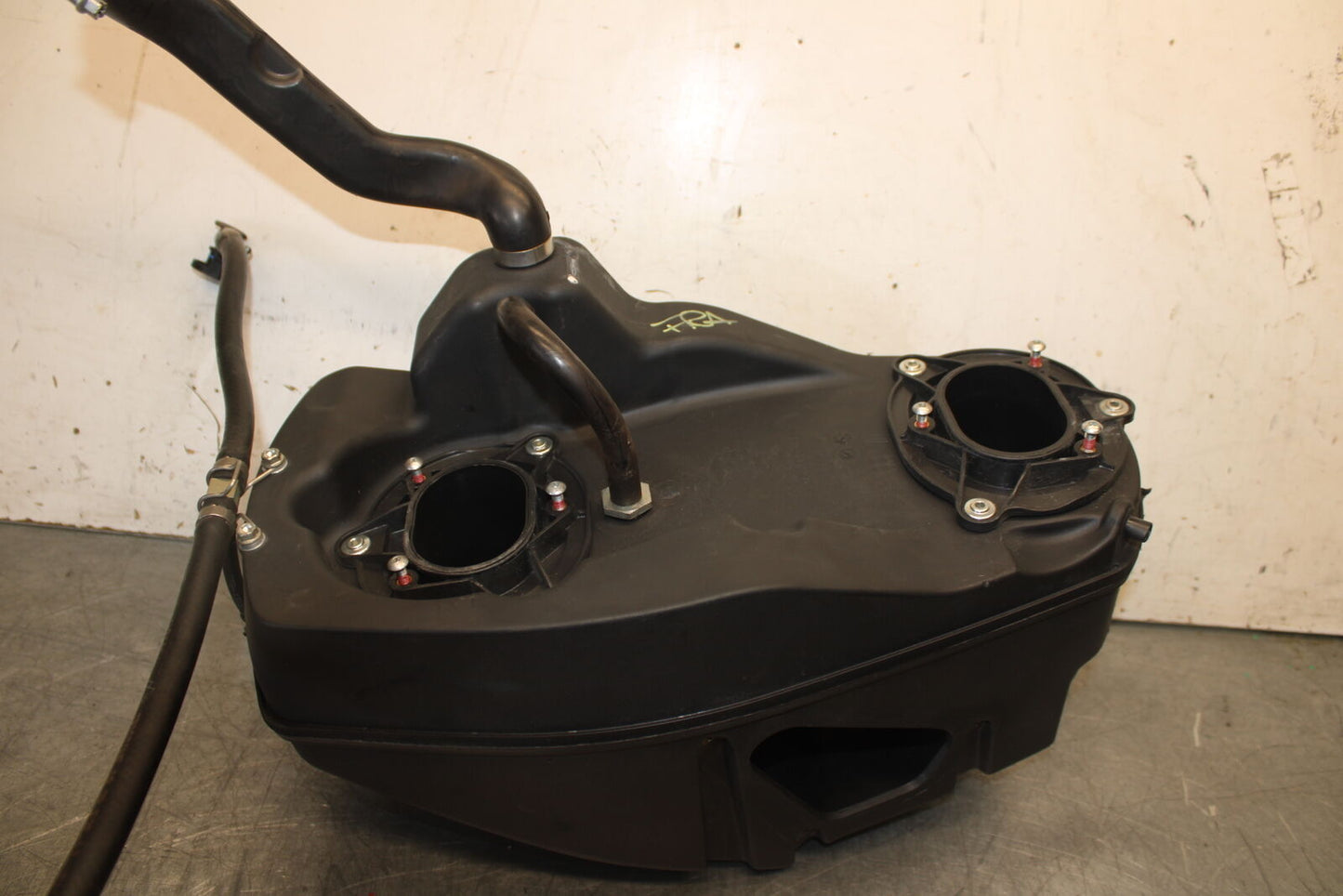 09-11 DUCATI 1198 AIRBOX AIR INTAKE FILTER BOX BB705