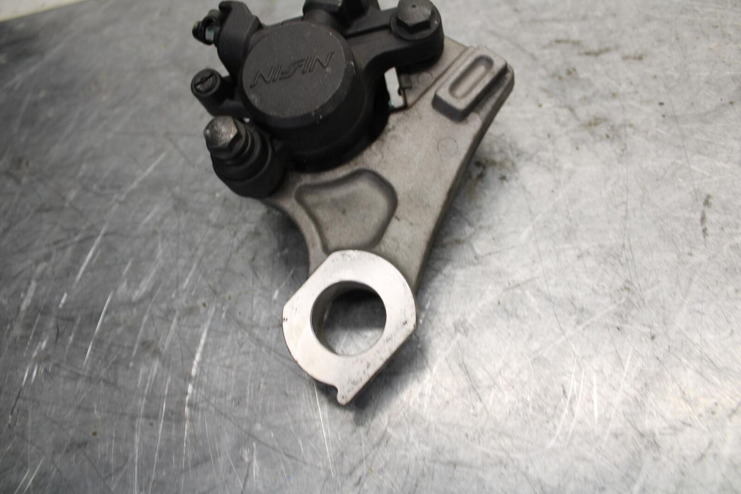 2007 Yamaha YZF R1 REAR BACK BRAKE CALIPER W MOUNT BRACKET 5VY-2580W-12-00 BB523