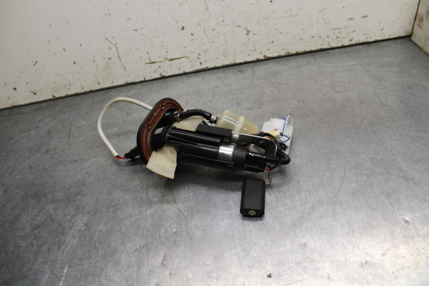 21-24 APRILIA TUONO 660 FACTORY FUEL PUMP GAS PETROL SENDER UNIT BB733