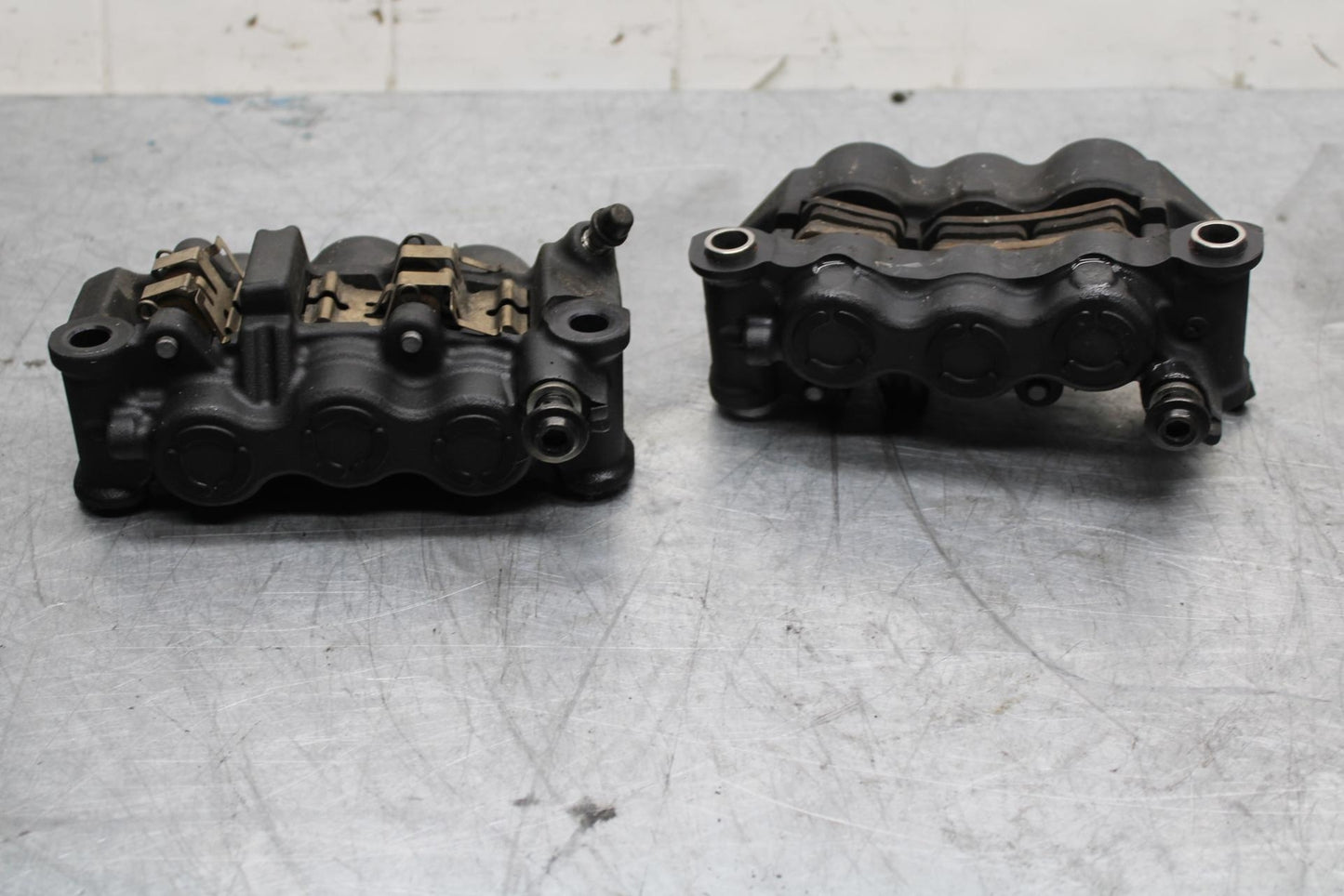 09-14 YAMAHA YZF R1 RIGHT LEFT FRONT BRAKE CALIPER SET PAIR CALIPERS BB448