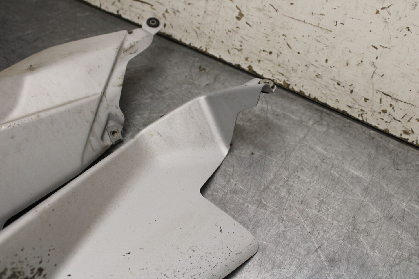 21-24 APRILIA TUONO 660 FACTORY LEFT RIGHT MUFFLER EXHAUST PIPE COVER BB733