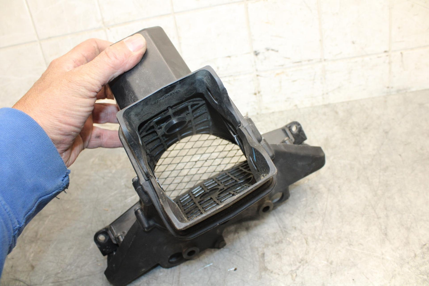 2009 Kawasaki Ninja ZX6R ZX600R UPPER FAIRING MIRROR GAUGES STAY BRACKET BB538