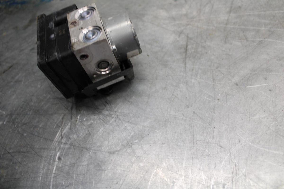17-21 TRIUMPH STREET TRIPPLE R ABS ABS PUMP UNIT MODULE bb452
