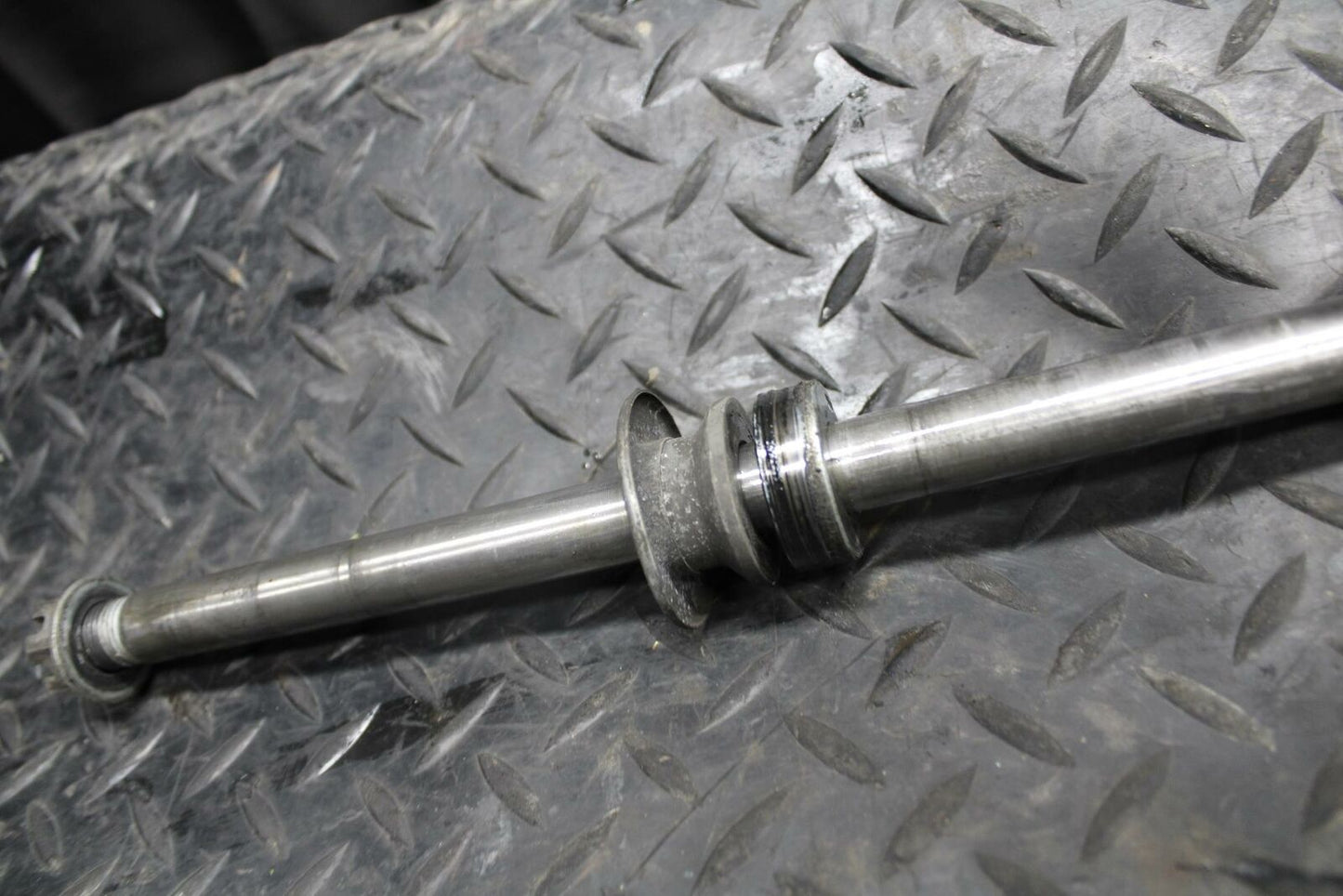 86 SUZUKI GS750ES REAR AXLE BACK WHEEL RIM PIVOT BOLT AXEL BB233