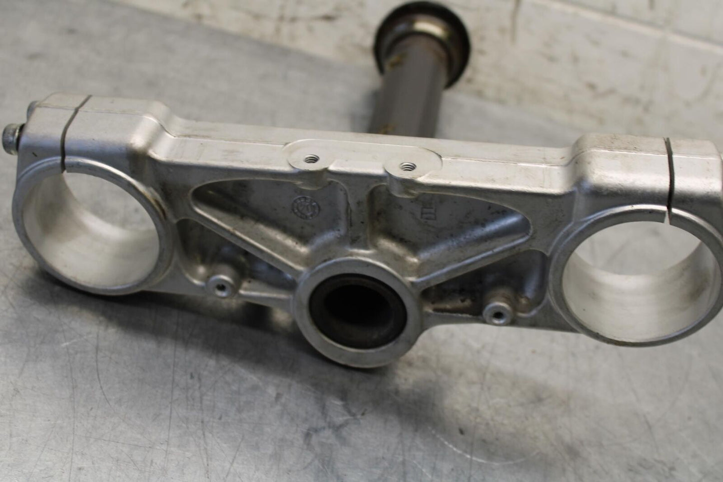 2005 Ducati Monster S2R FRONT FORKS CLAMP LOWER TRIPLE TREE STEM BB557